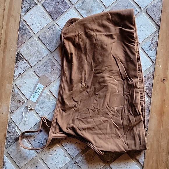 SKIMS - Fits Everybody One Shoulder Bralette in Copper - Picture 2 of 4